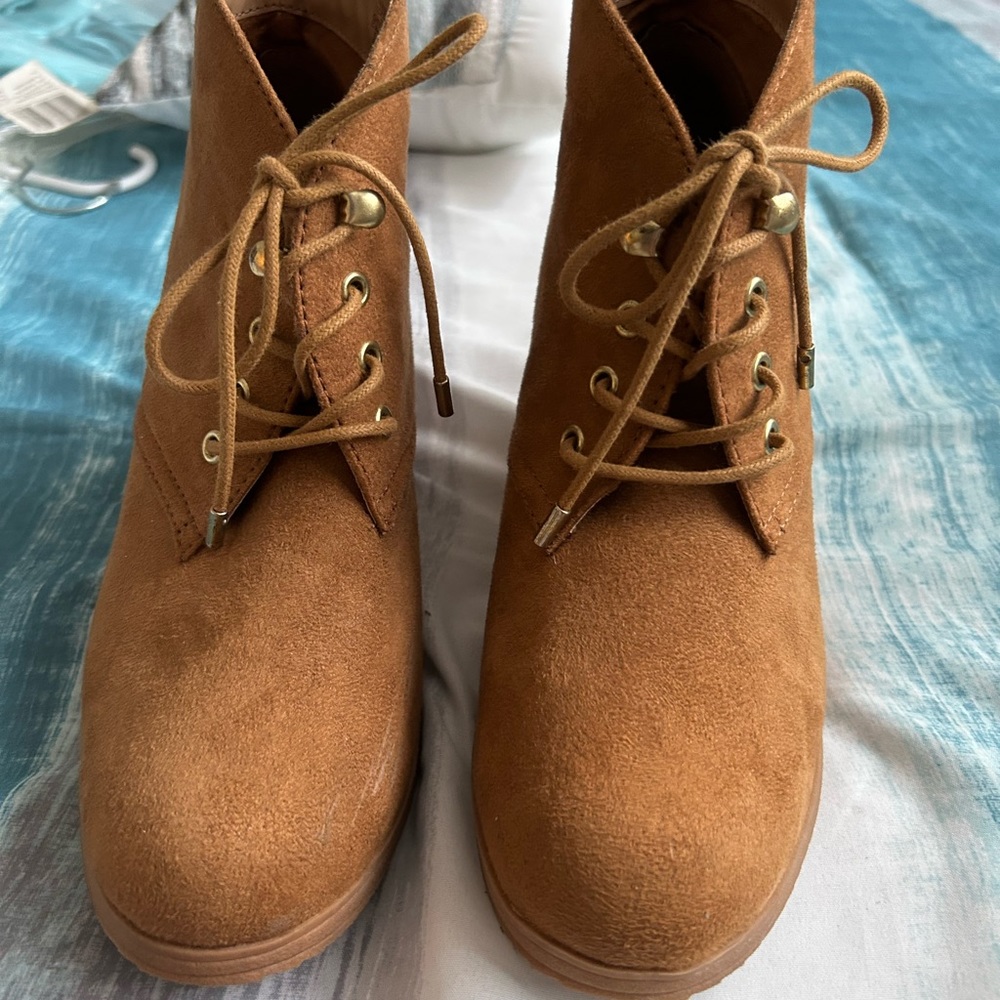 “Peter Pan” Wedge Boots